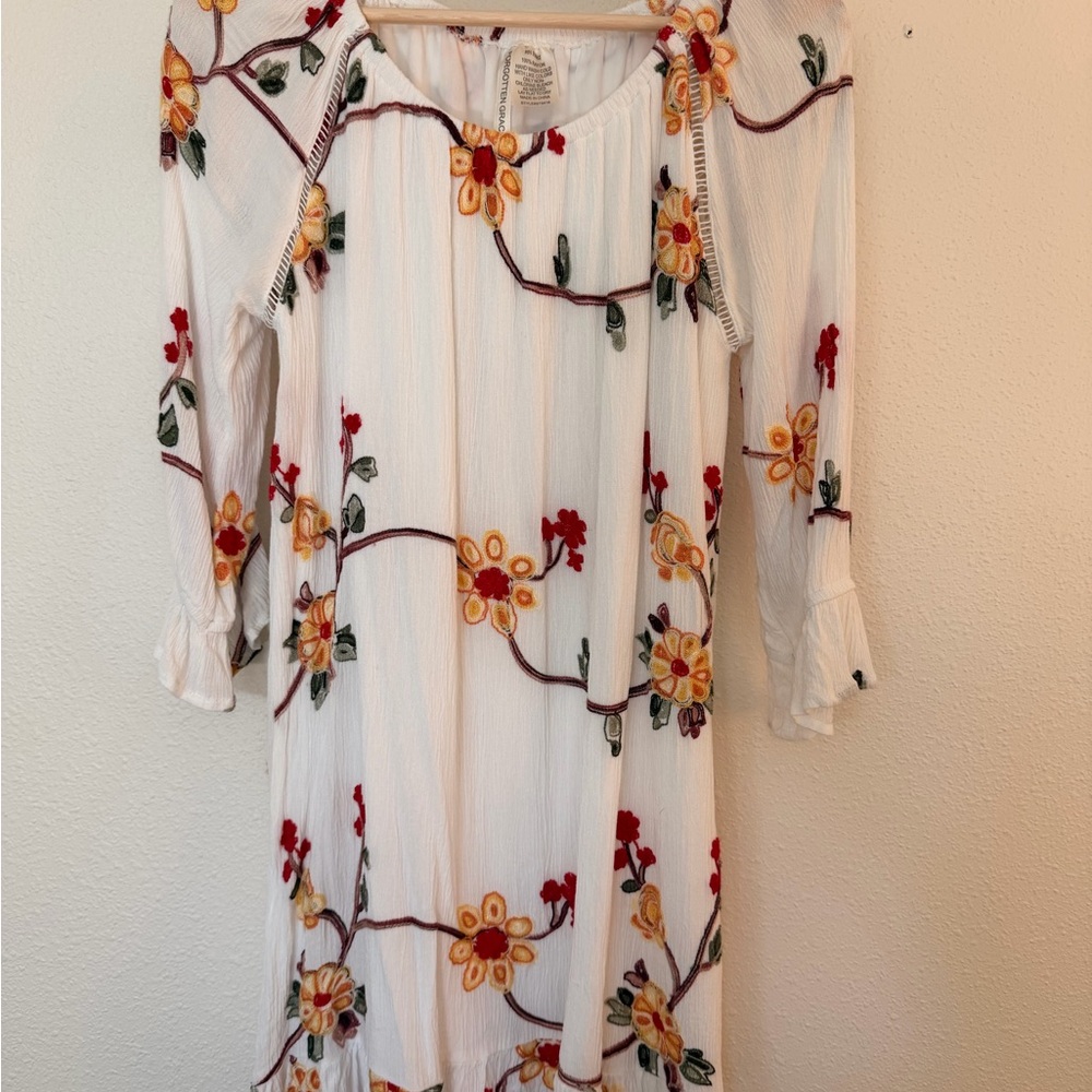 Chic White Floral Embroidered Dress